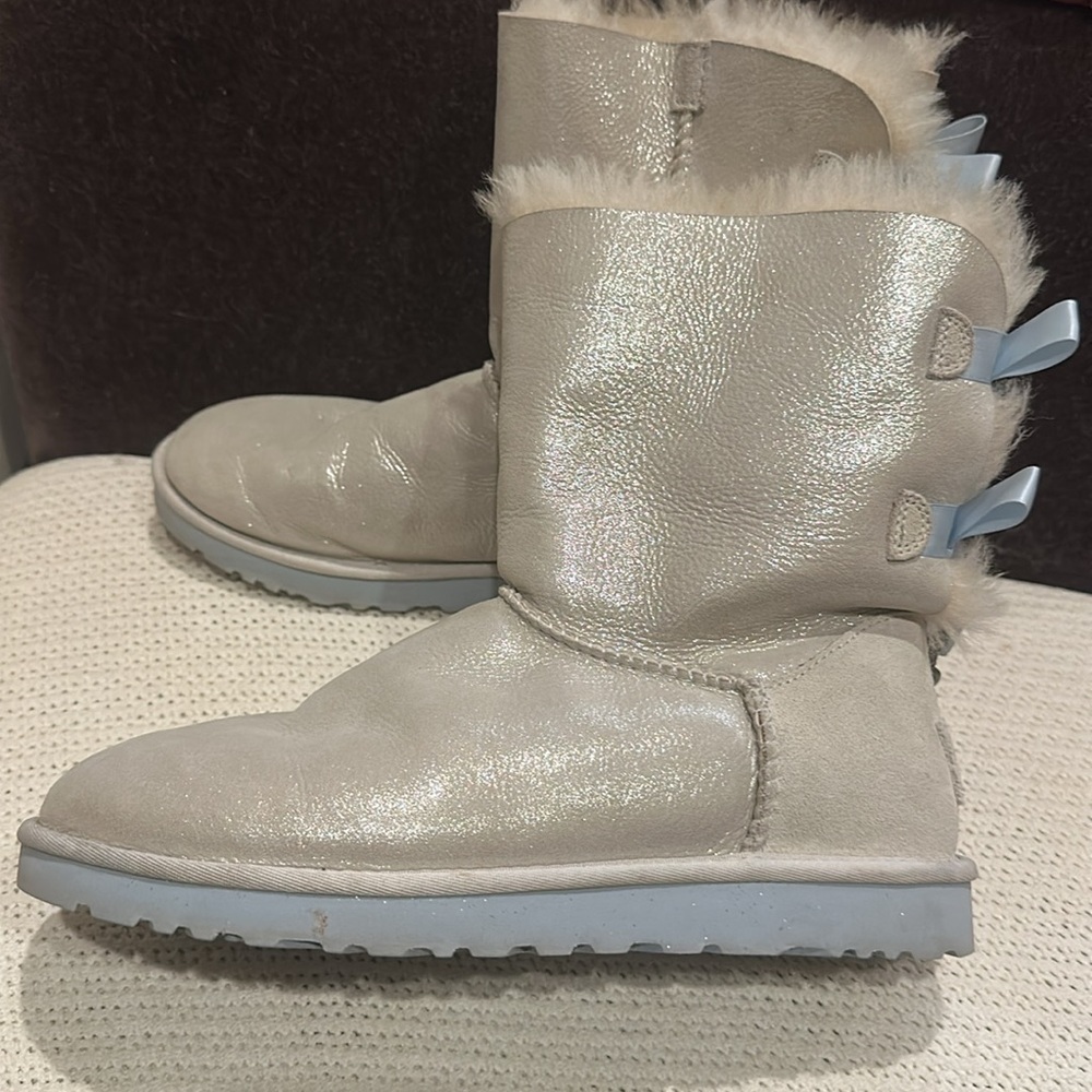 [UGG] Shimmering Silver Winter Boots - Picture 9 of 12
